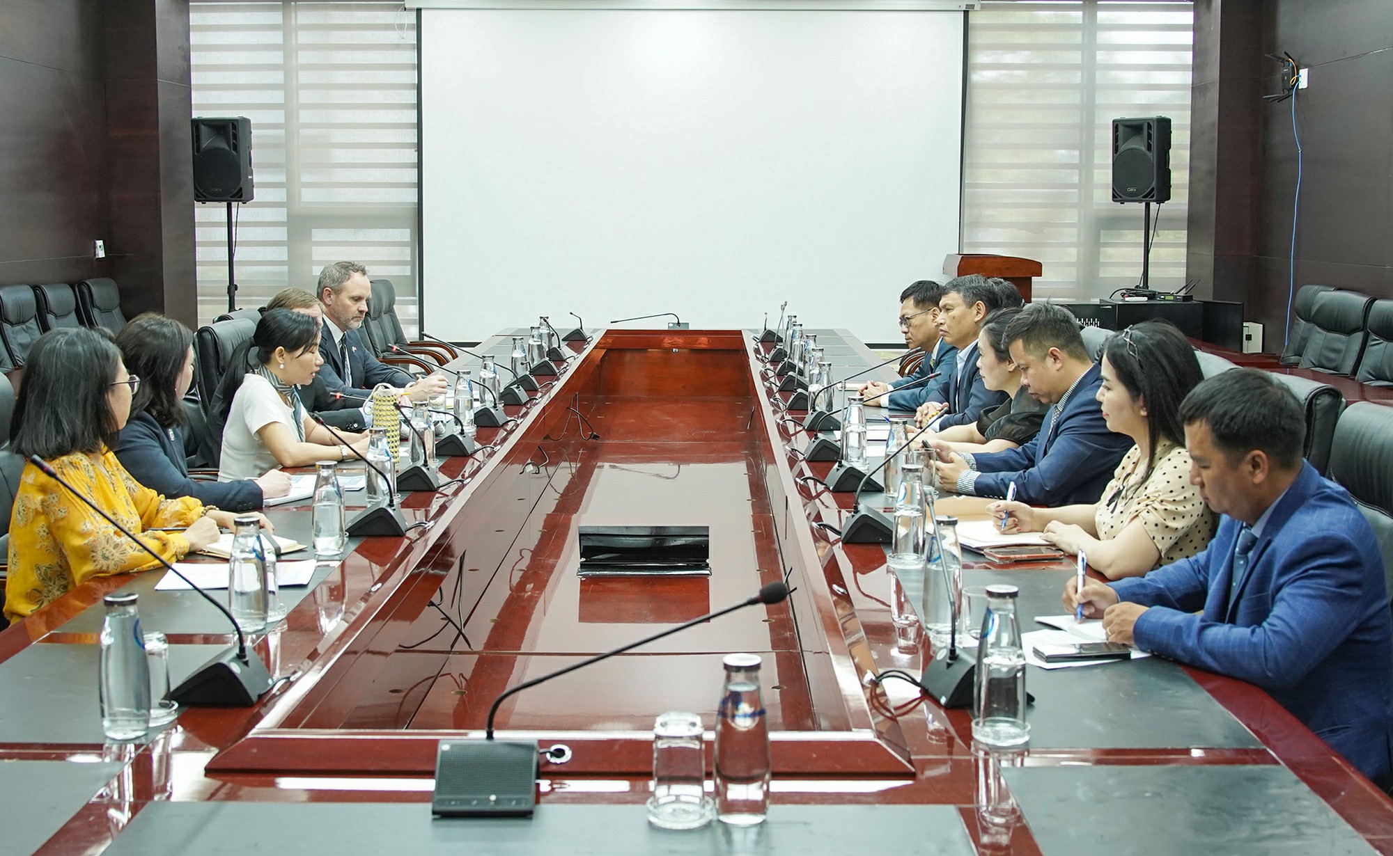 Chưa đầy một tuần sau ngày khởi động, đoàn công tác Mỹ bày tỏ quan tâm đến 'siêu cảng' hơn 2 tỷ USD, quy mô gần 173ha của Việt Nam - Ảnh 1