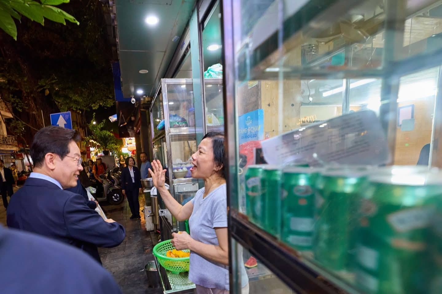 1 ngày nghỉ lễ đi theo lịch trình “đậm chất Hà Nội” của Tổng thống Hàn Quốc Lee Jae Myung và phu nhân - Ảnh 14