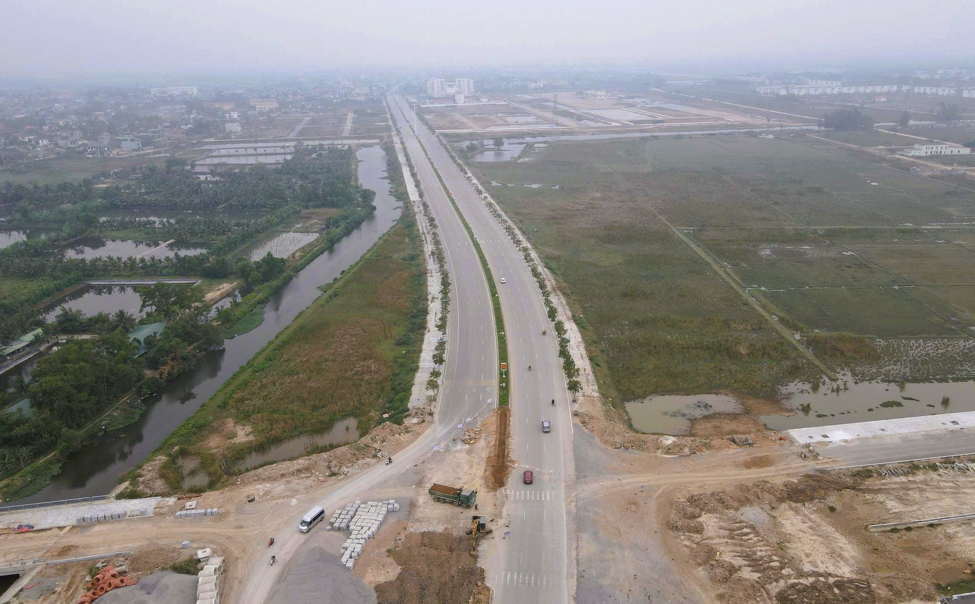 Thanh Hóa phản hồi vụ tuyến đường ven biển ngàn tỉ đồng thi công ì ạch - Ảnh 1