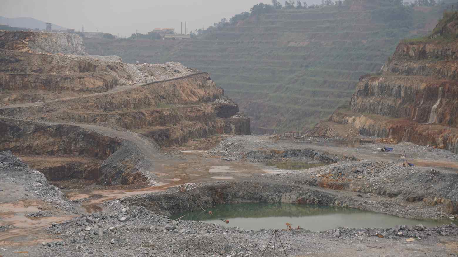 Trung Quốc siết xuất khẩu, 'mỏ vàng' lớn thứ 2 thế giới của Việt Nam bất ngờ được chú ý - Một DN kỳ vọng lợi nhuận tăng 227 lần - Ảnh 1