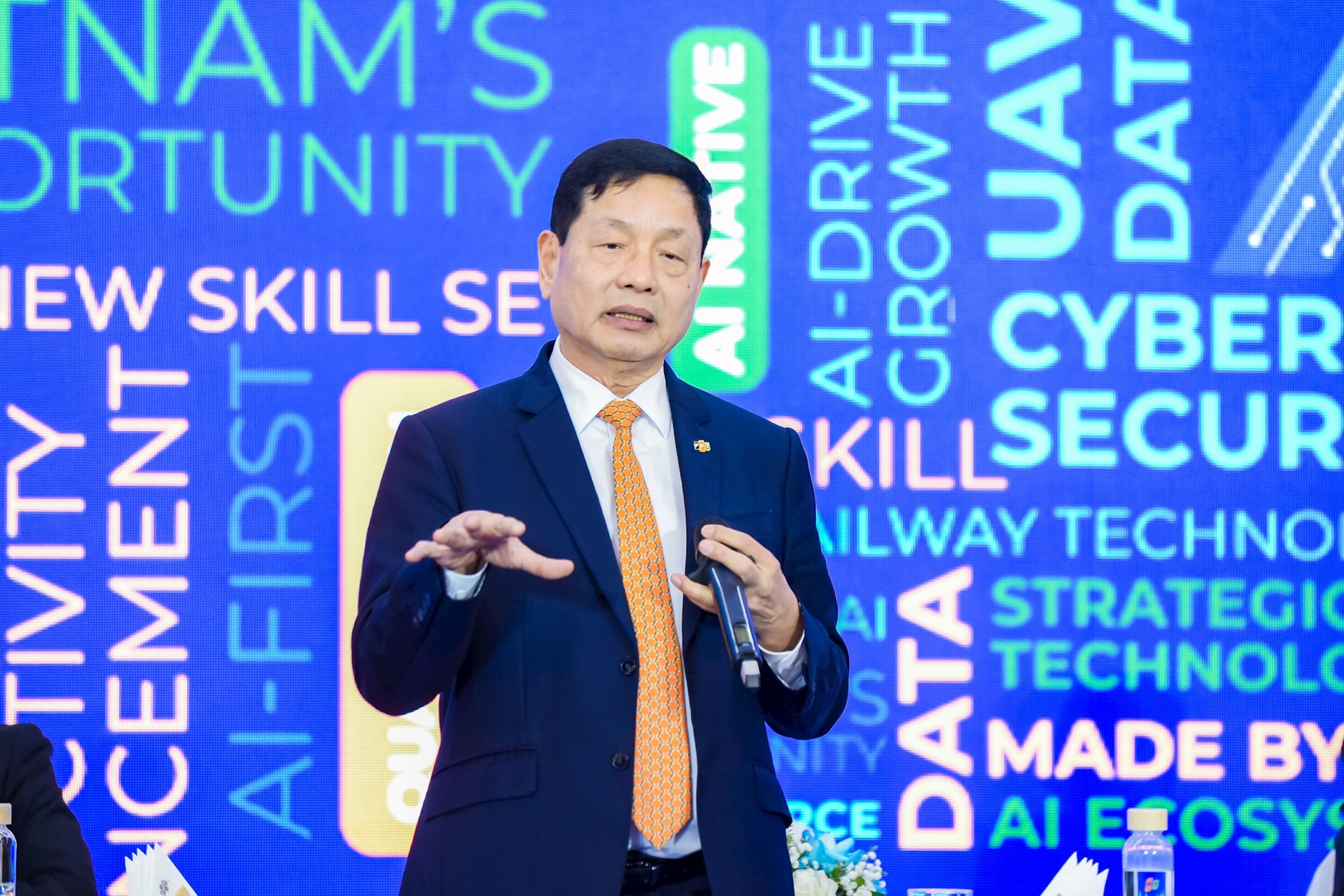 Những lần các Chủ tịch "xin lỗi", mong cổ đông “thông cảm” - Ảnh 1