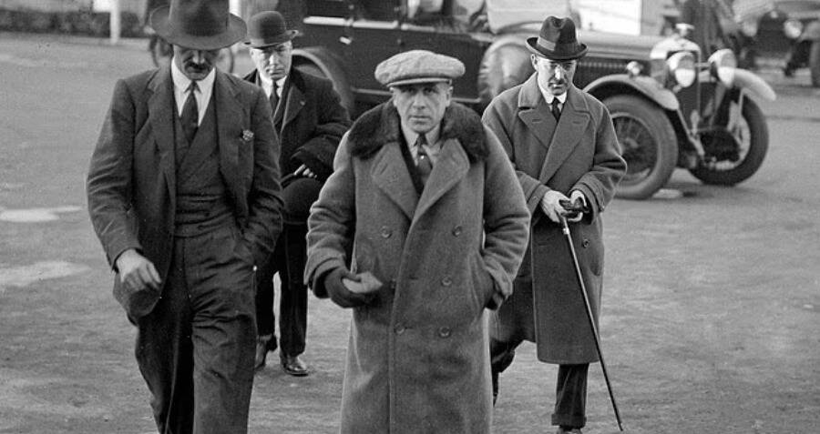 Tỷ phú giàu thứ 3 thế giới rơi thẳng từ máy bay xuống biển mà không một ai biết - Ảnh 3