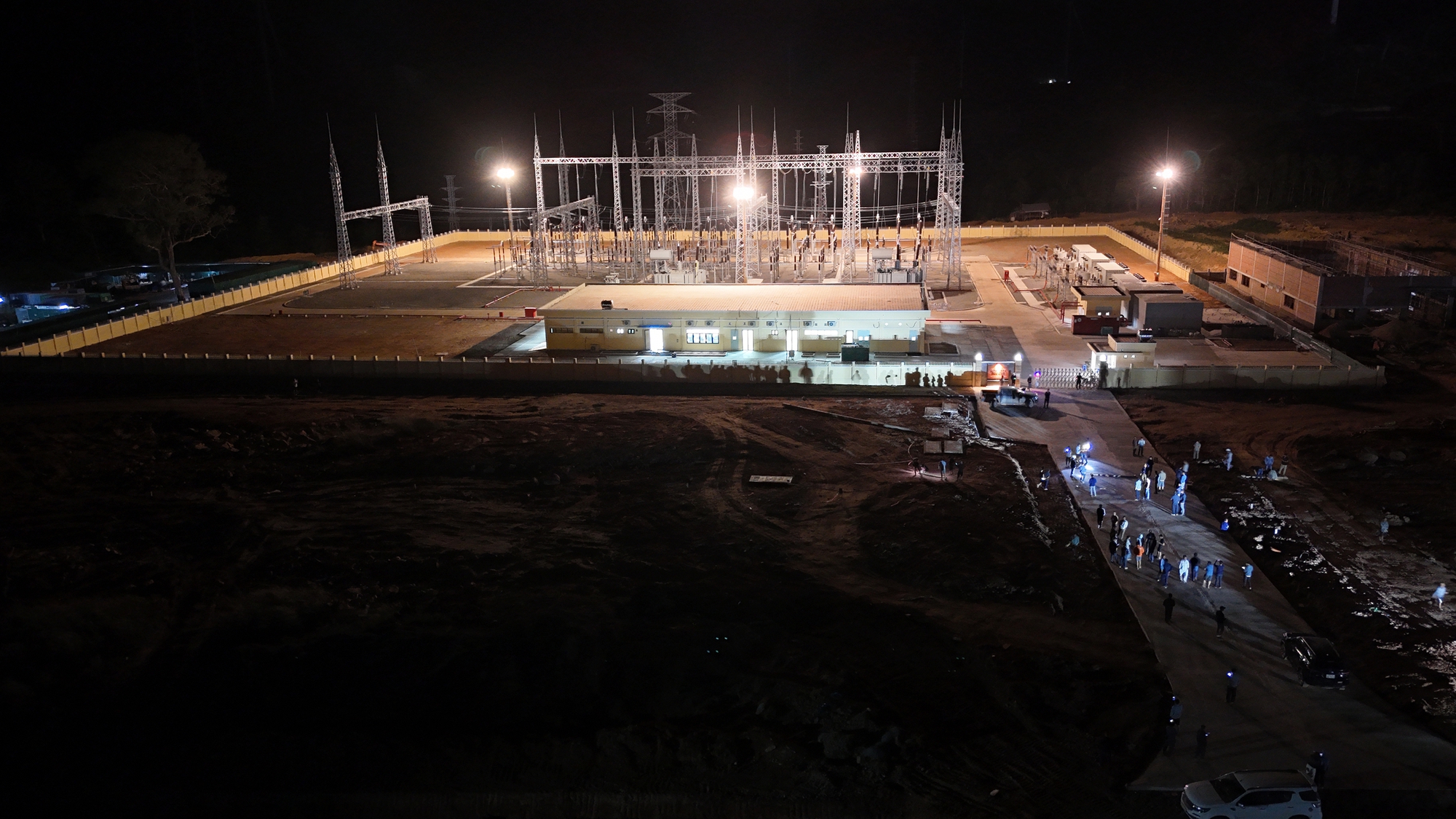 Từ công trường ‘3 không’ đến dòng điện vượt biên giới: Cách Bầu Hiển làm nên kỳ tích Savan 1 trong 16 tháng - Ảnh 7