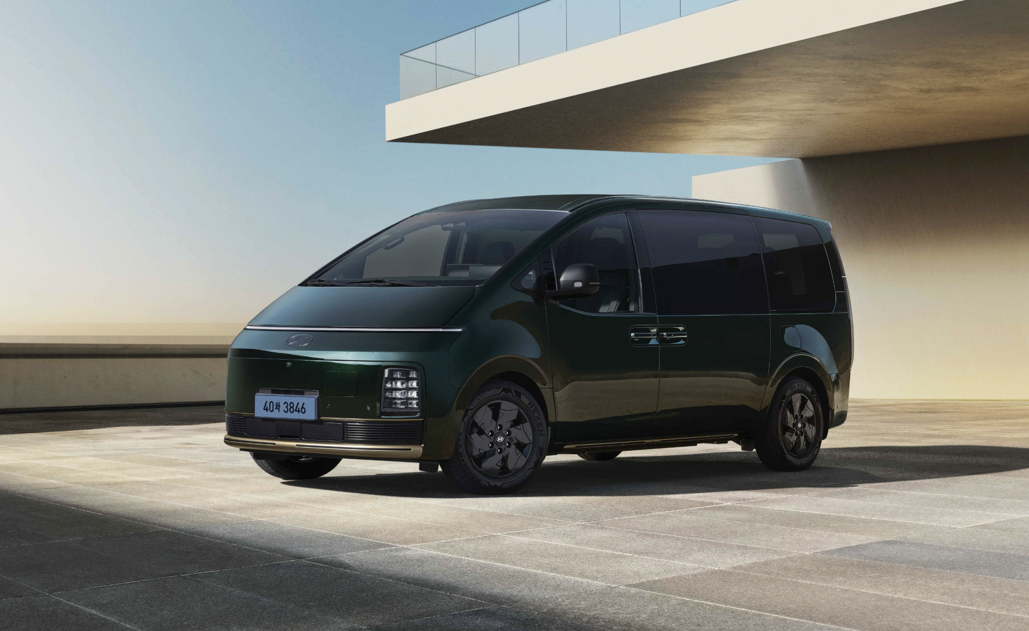 Hyundai Staria Limousine ra mắt: Nội thất như khoang hạng nhất cho ‘chủ tịch’, bản điện chạy gần 390km/sạc - Ảnh 1