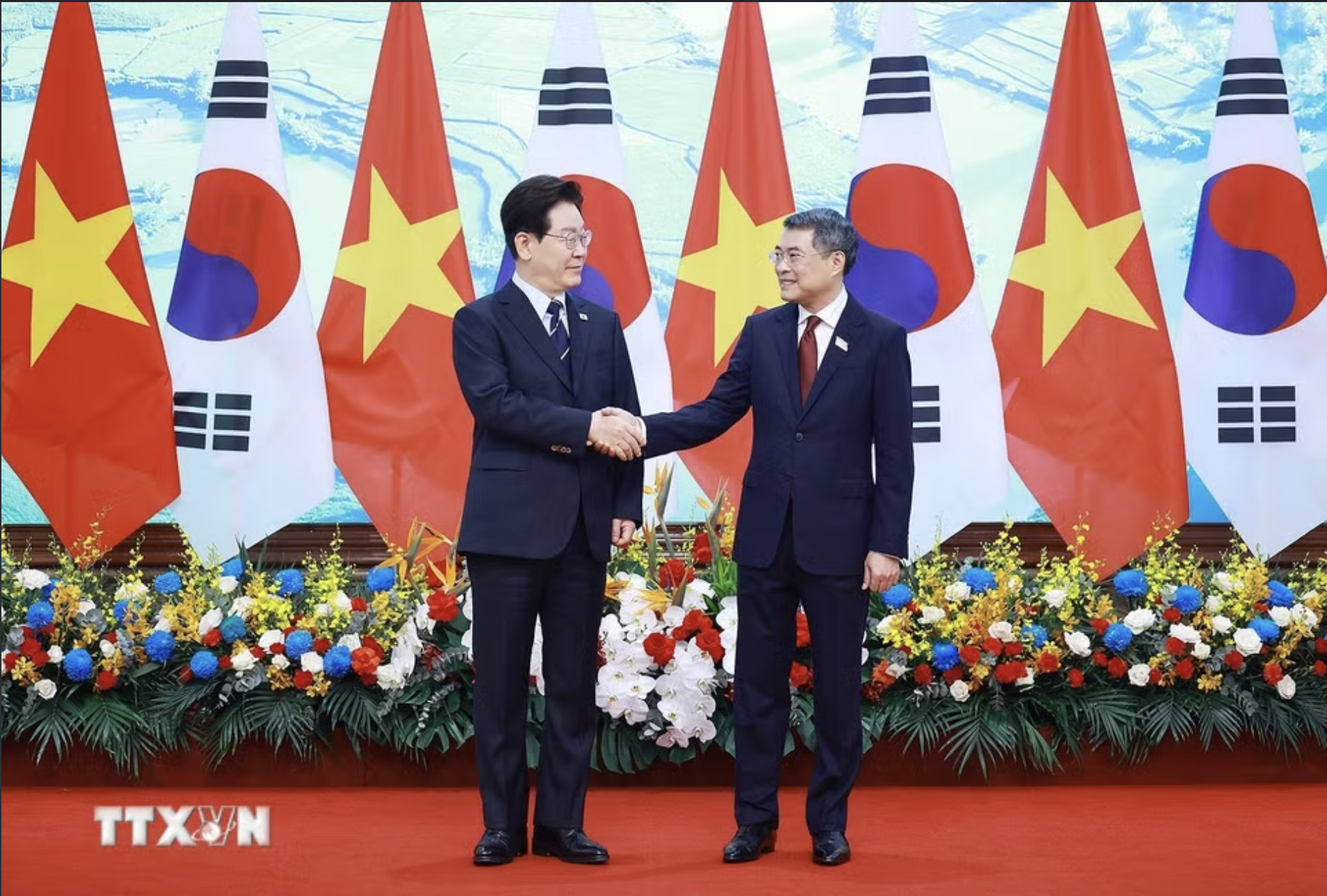 Thủ tướng Lê Minh Hưng hội kiến Tổng thống Hàn Quốc Lee Jae Myung - Ảnh 5