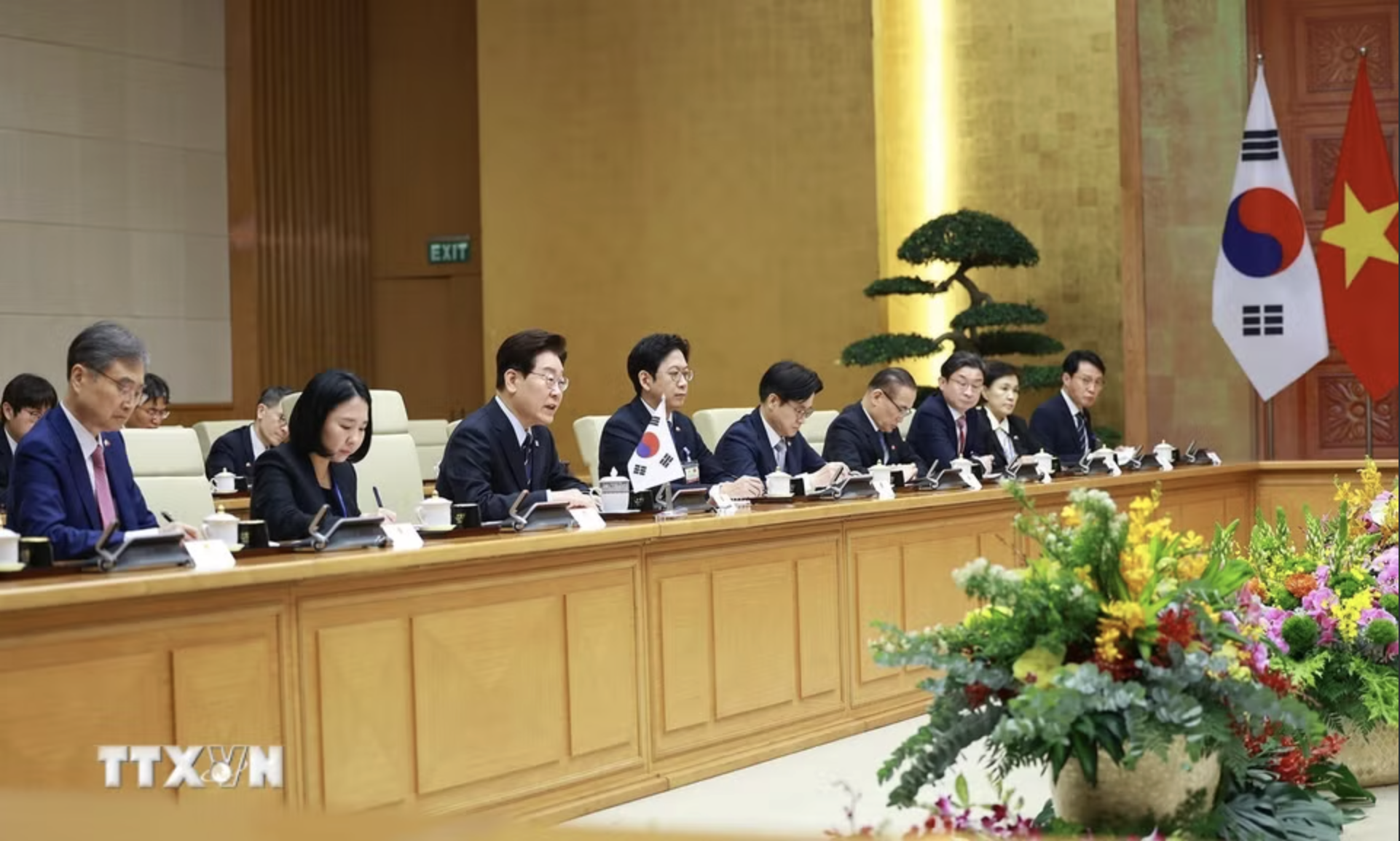 Thủ tướng Lê Minh Hưng hội kiến Tổng thống Hàn Quốc Lee Jae Myung - Ảnh 10