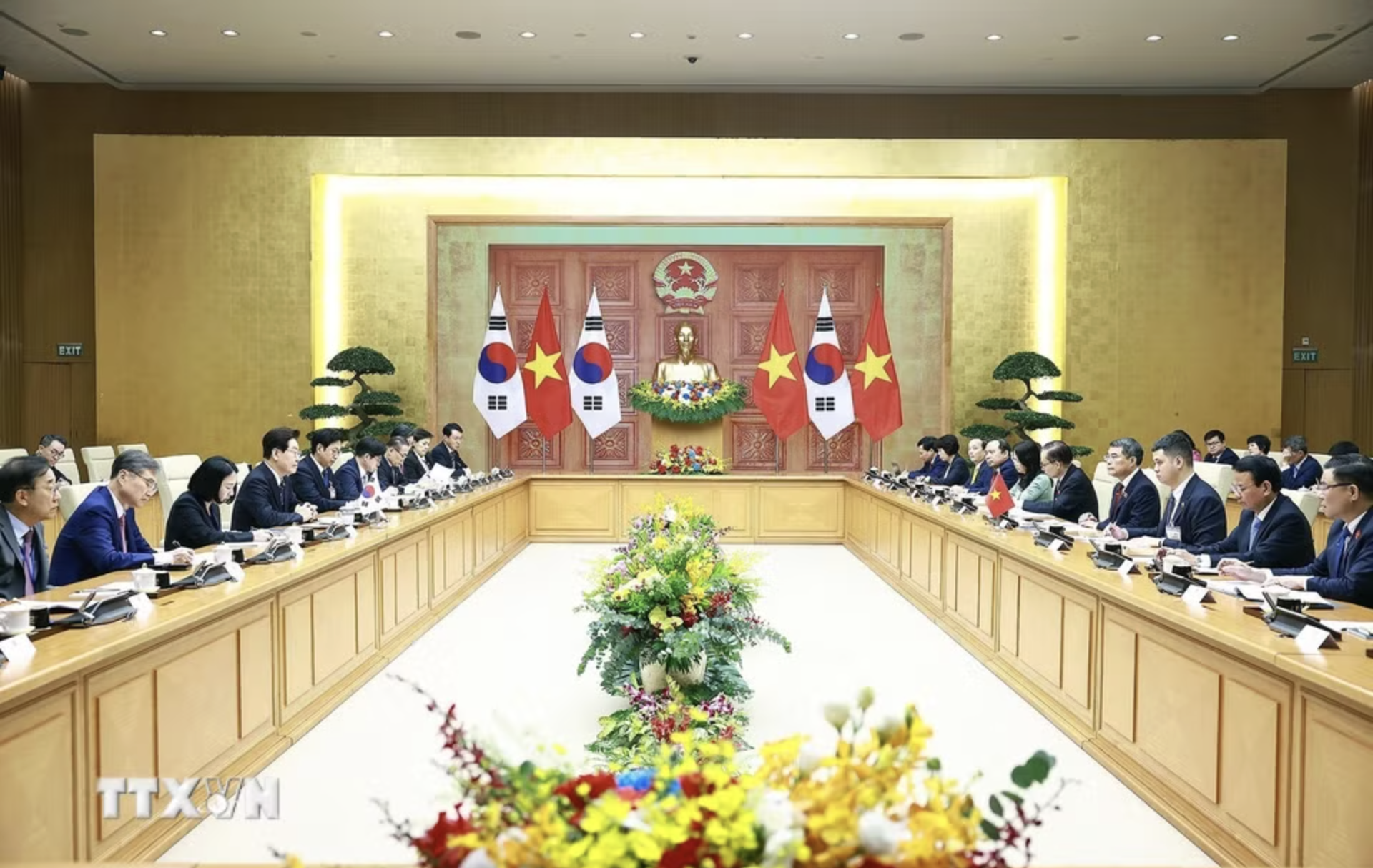 Thủ tướng Lê Minh Hưng hội kiến Tổng thống Hàn Quốc Lee Jae Myung - Ảnh 11