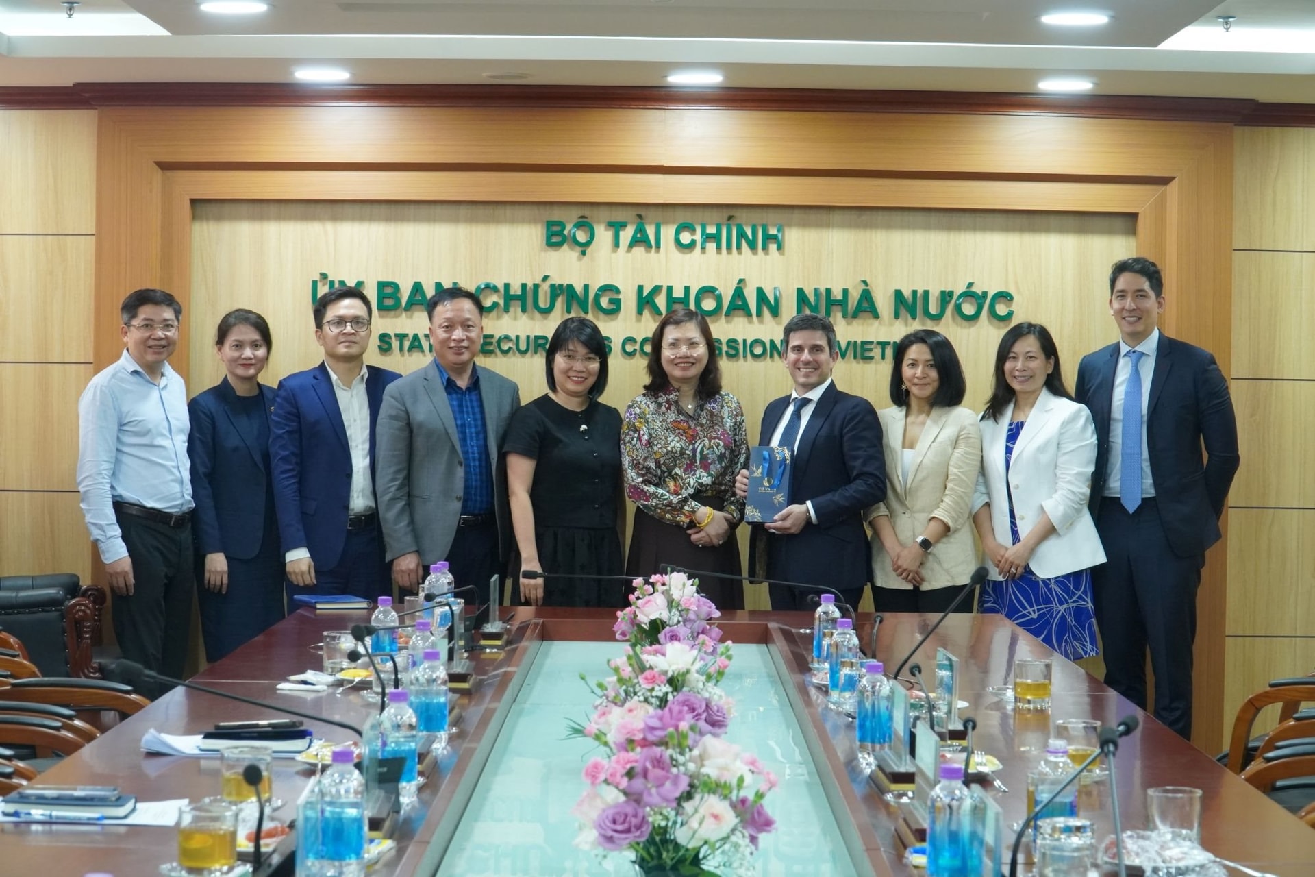 Diễn biến mới sau khi FTSE Russell chốt nâng hạng thị trường chứng khoán Việt Nam - Ảnh 1