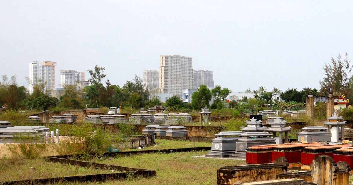 Đà Nẵng tính toán di dời gần 400.000 ngôi mộ để tái thiết đô thị, phát triển hạ tầng ven biển