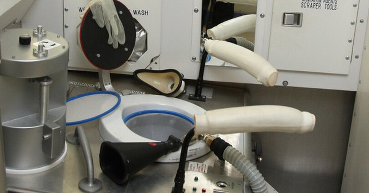 Các phi hành gia đi vệ sinh như thế nào trên tàu vũ trụ? Không giống như bạn nghĩ