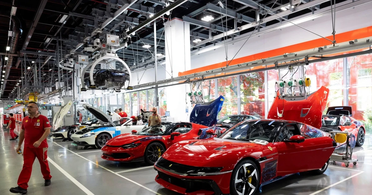 Hàng loạt xe sang bị mắc kẹt do xung đột ở Trung Đông