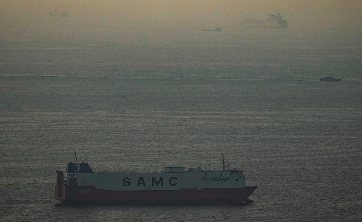 Một tàu chở hàng của EU báo tin vui không ngờ từ eo biển Hormuz