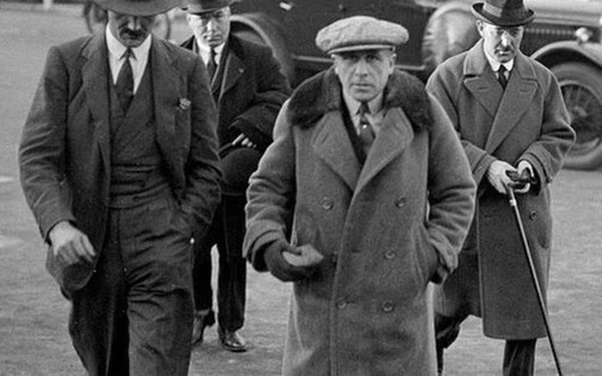 Tỷ phú giàu thứ 3 thế giới rơi thẳng từ máy bay xuống biển mà không một ai biết