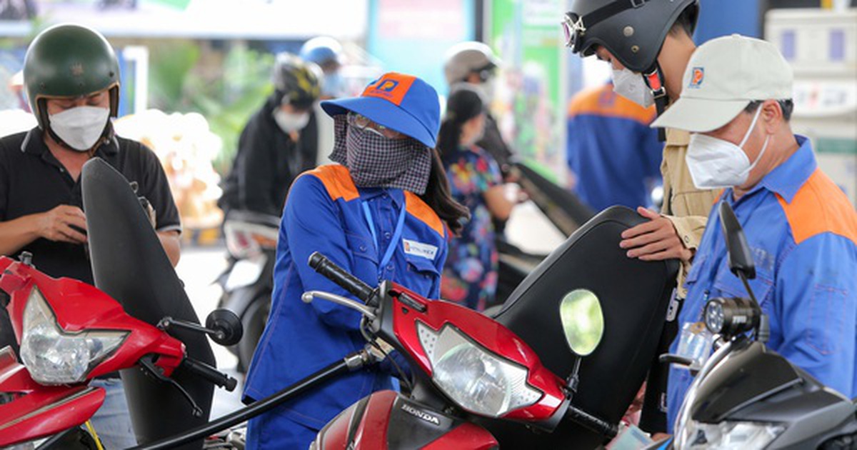 Giá xăng dầu hôm nay: Thấp hơn nhiều nước láng giềng