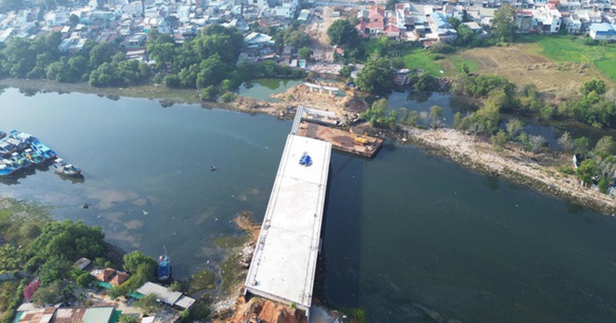 Cầu Văn Thánh tái khởi động, bao giờ về đích?