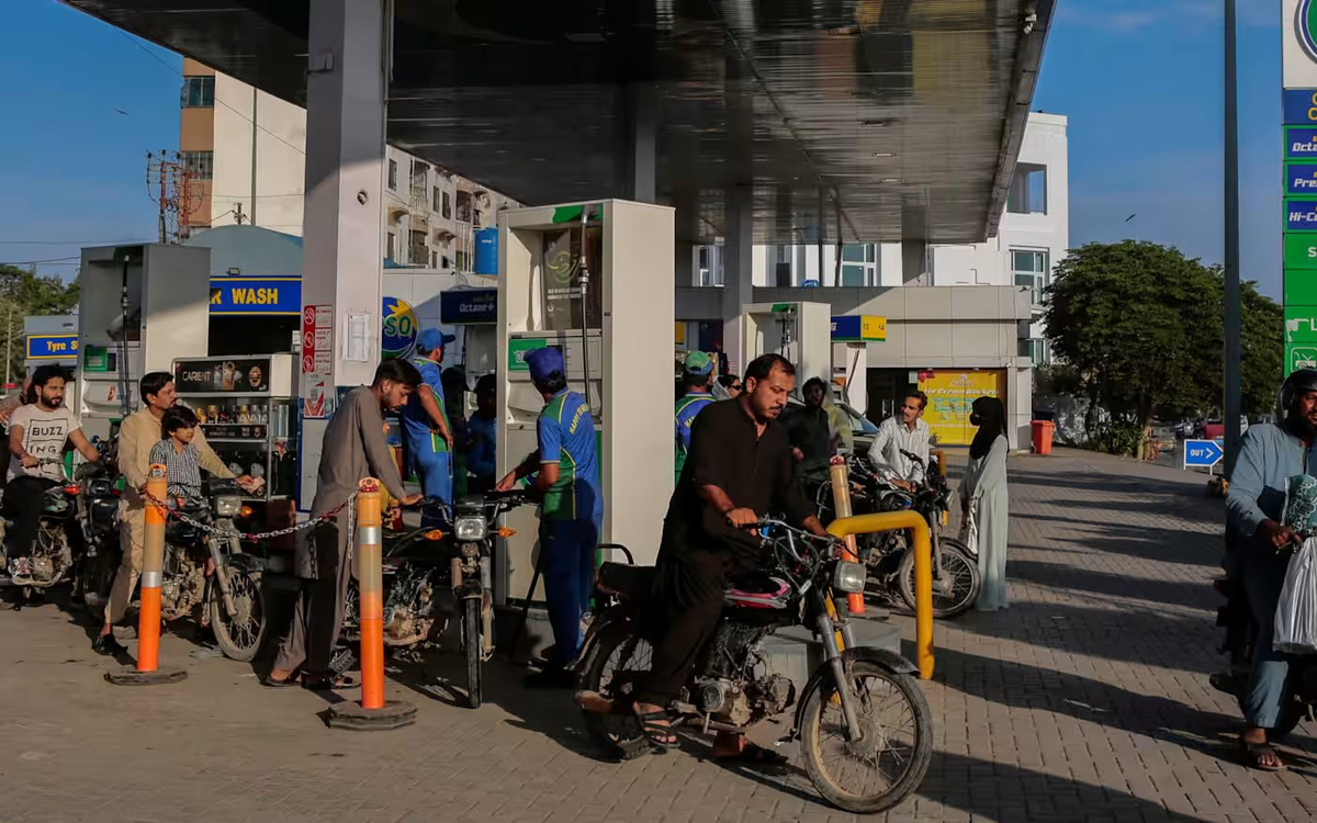 Từng khoe kỷ lục 20 tàu vượt eo biển Hormuz giữa chiến sự, quốc gia châu Á này lại bất ngờ tăng giá xăng dầu lên mức không tưởng - tương đương 150.000 đồng/lít dầu diesel