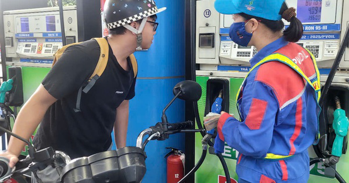 Xăng E10 có thể thay thế xăng khoáng ngay tháng 4-2026, hàng chục triệu xe máy và ô tô chú ý gì?