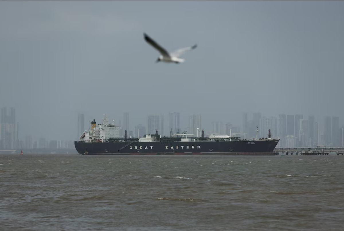 Được xét không thù địch, 2 tàu chở khí đốt treo cờ 1 nước châu Á ‘ung dung’ vượt eo biển Hormuz, nâng tổng số lên 8 tàu an toàn về nước