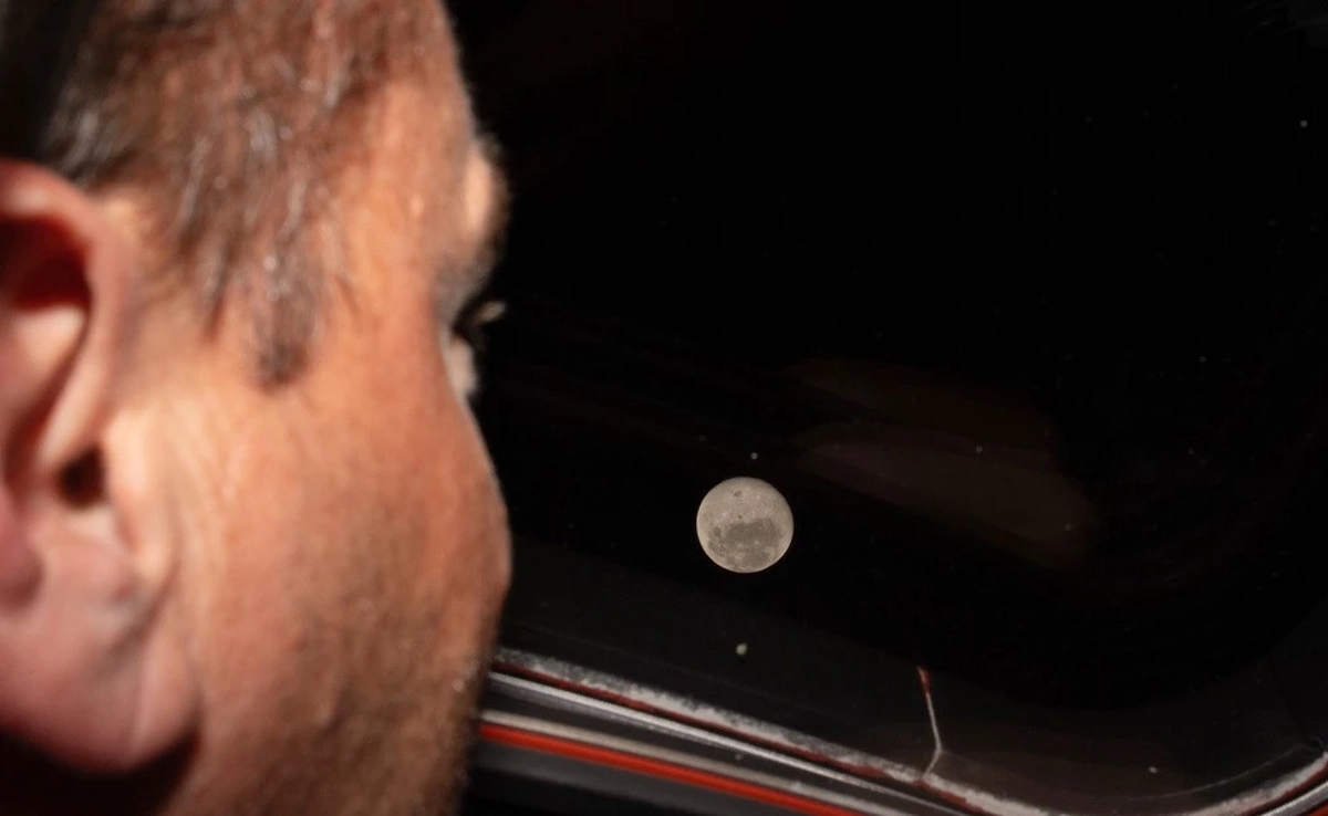 Phi hành gia NASA bật khóc với điều chưa từng có trên Mặt trăng