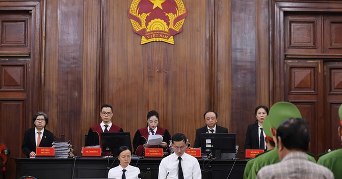 Bắt đầu xét xử 22 bị cáo "phù phép" khu đất 39-39B Bến Vân Đồn