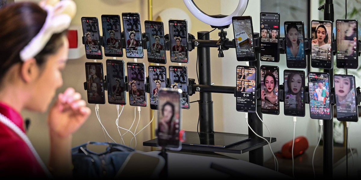 Góc khuất nghề livestream: Ngồi trước màn hình 10 tiếng liên tục đến mức khó thở, buồn nôn, nhiều người đã muốn bỏ nghề