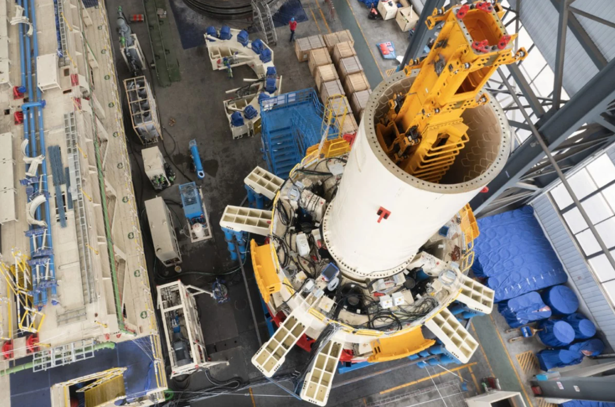 Trung Quốc tung cỗ máy ‘siêu quái vật’ độc nhất thế giới: Nặng 500 tấn, đào sâu thẳng đứng 1 km, múc lên loạt kho báu nghìn tỷ cả hành tinh khao khát