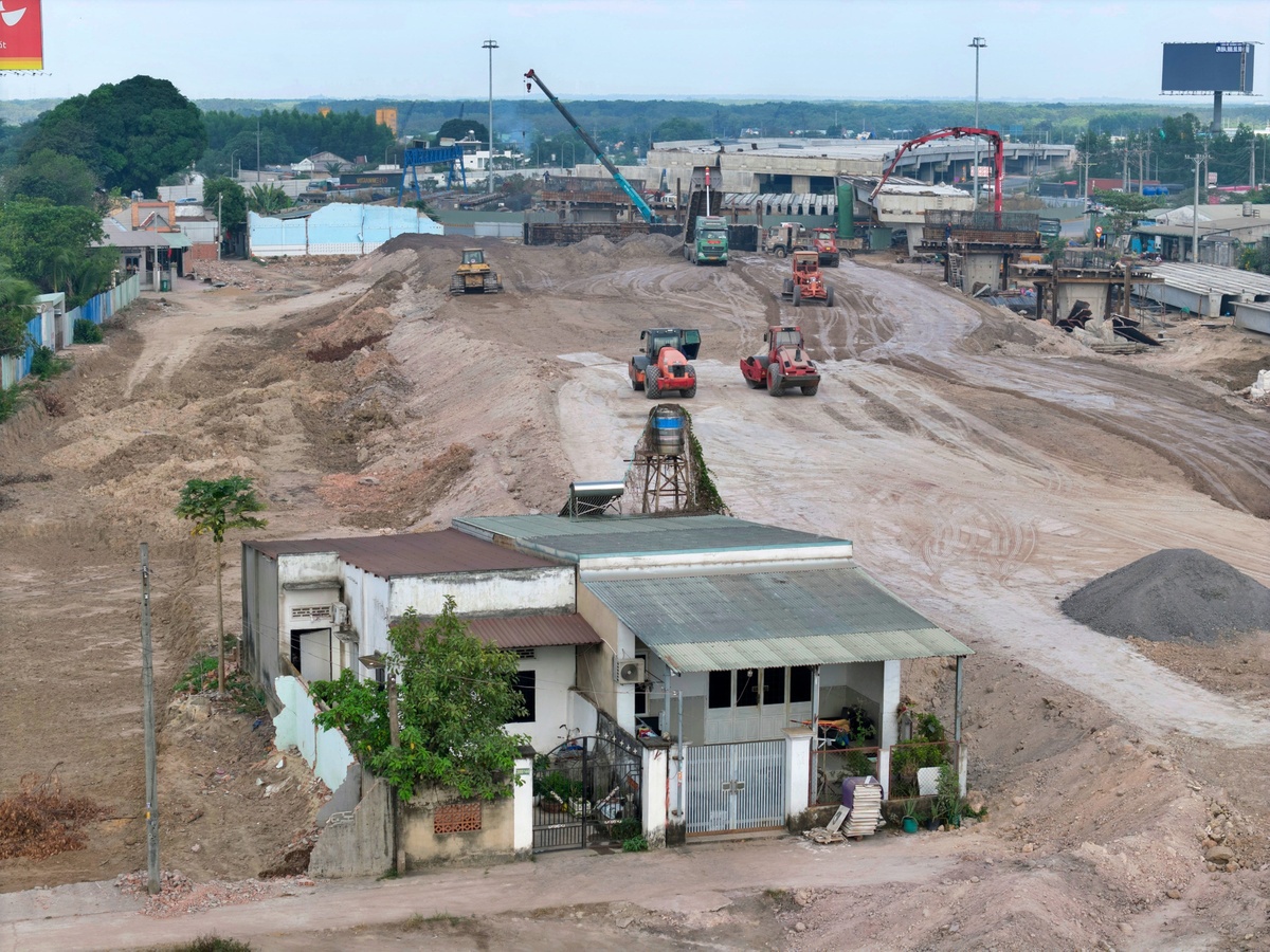 5 hộ dân chưa di dời, nút giao cao tốc Bến Lức-Long Thành nguy cơ chậm tiến độ