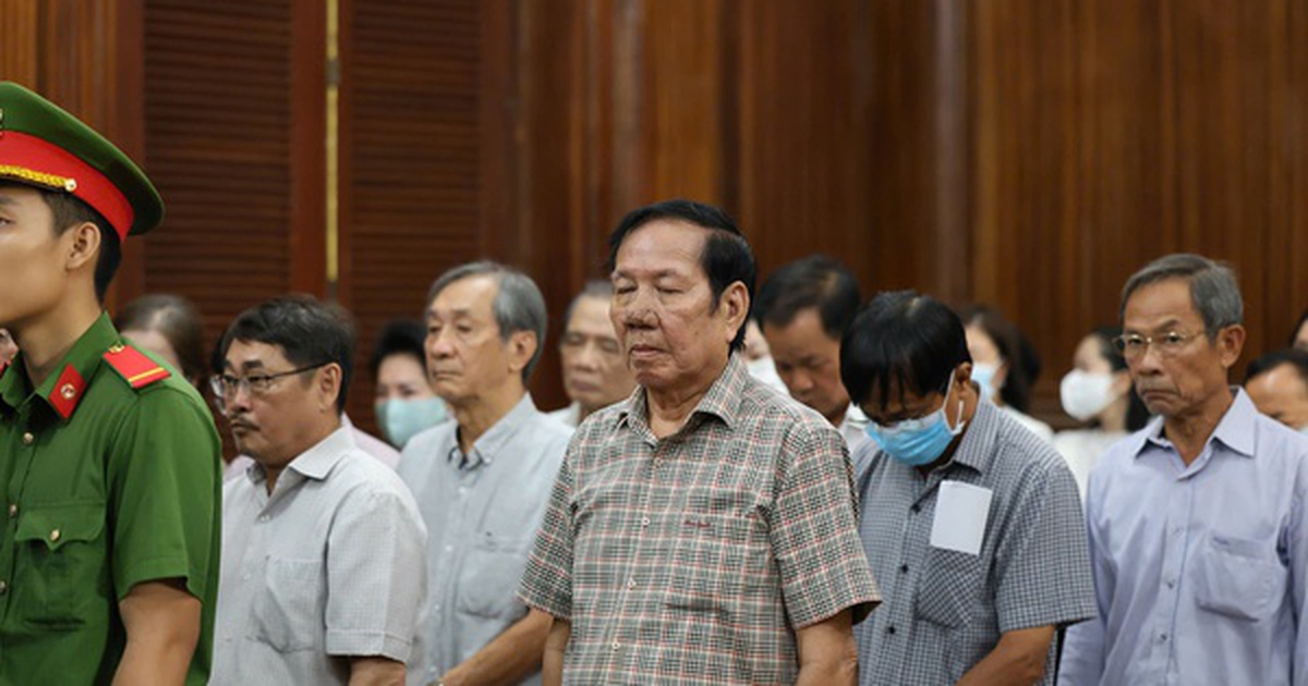 Cựu chủ tịch, Tổng giám đốc VRG nộp hàng chục tỉ đồng, xin miễn hình phạt