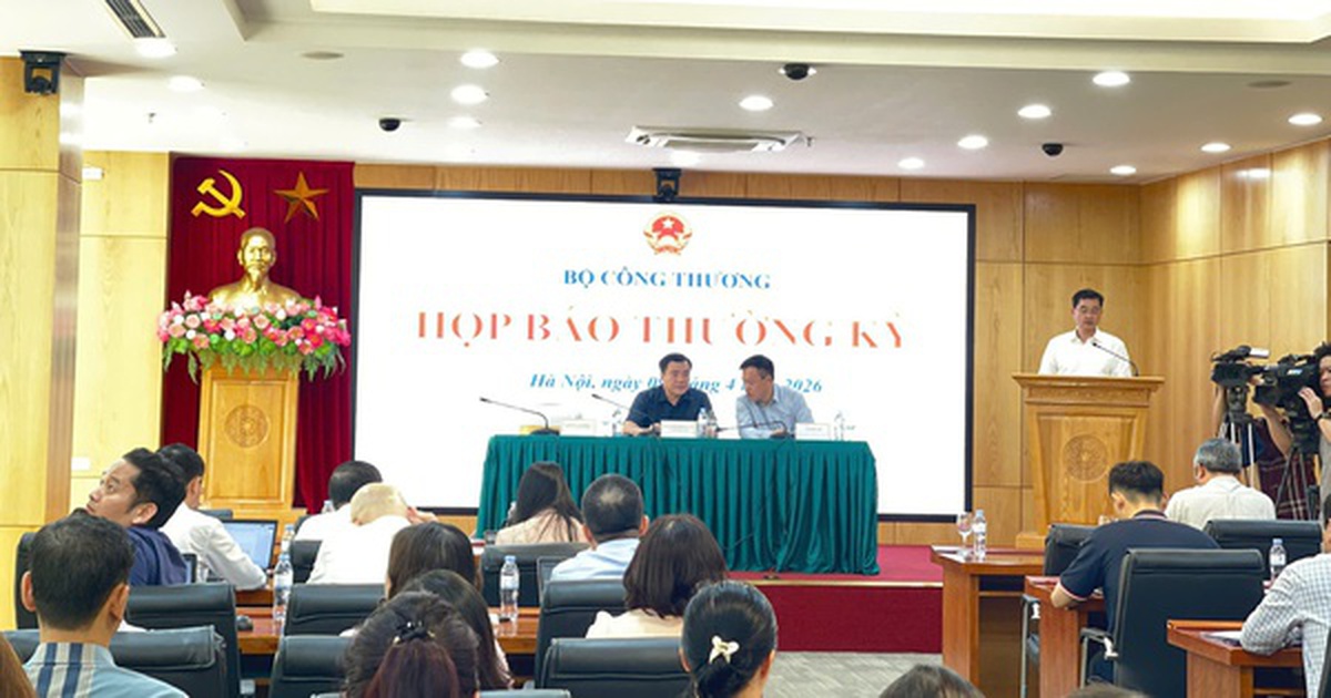 Bộ Công Thương nêu lý do vì sao điều hành giá xăng dầu vào nửa đêm?