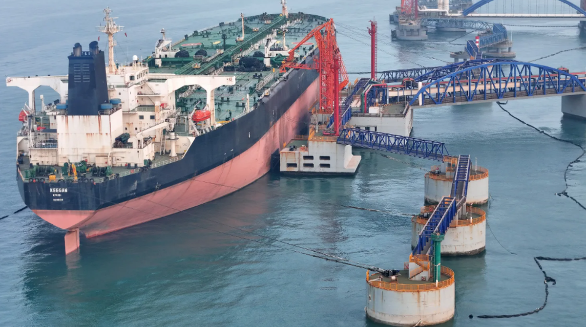 Giá dầu quay đầu tăng sau khi giảm mạnh nhất 6 năm, Iran cáo buộc Mỹ vi phạm thỏa thuận