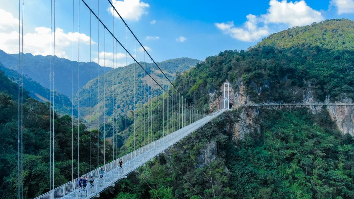Việt Nam sở hữu cây cầu kính dài nhất hành tinh, vượt Trung Quốc để lập kỷ lục toàn cầu