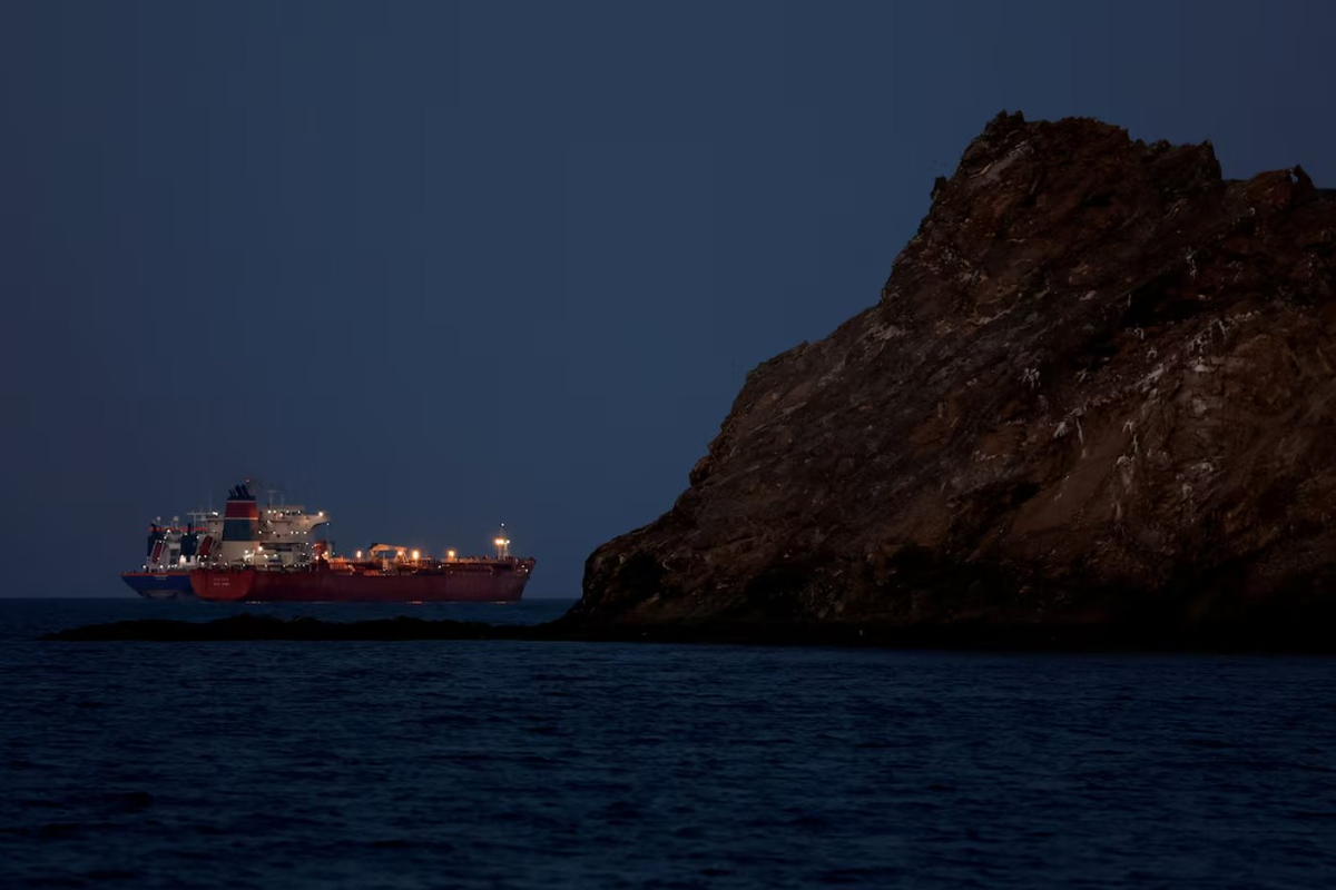 Eo biển Hormuz lại tê liệt, lưu lượng tàu giảm kỷ lục 95%, Iran ra cảnh báo