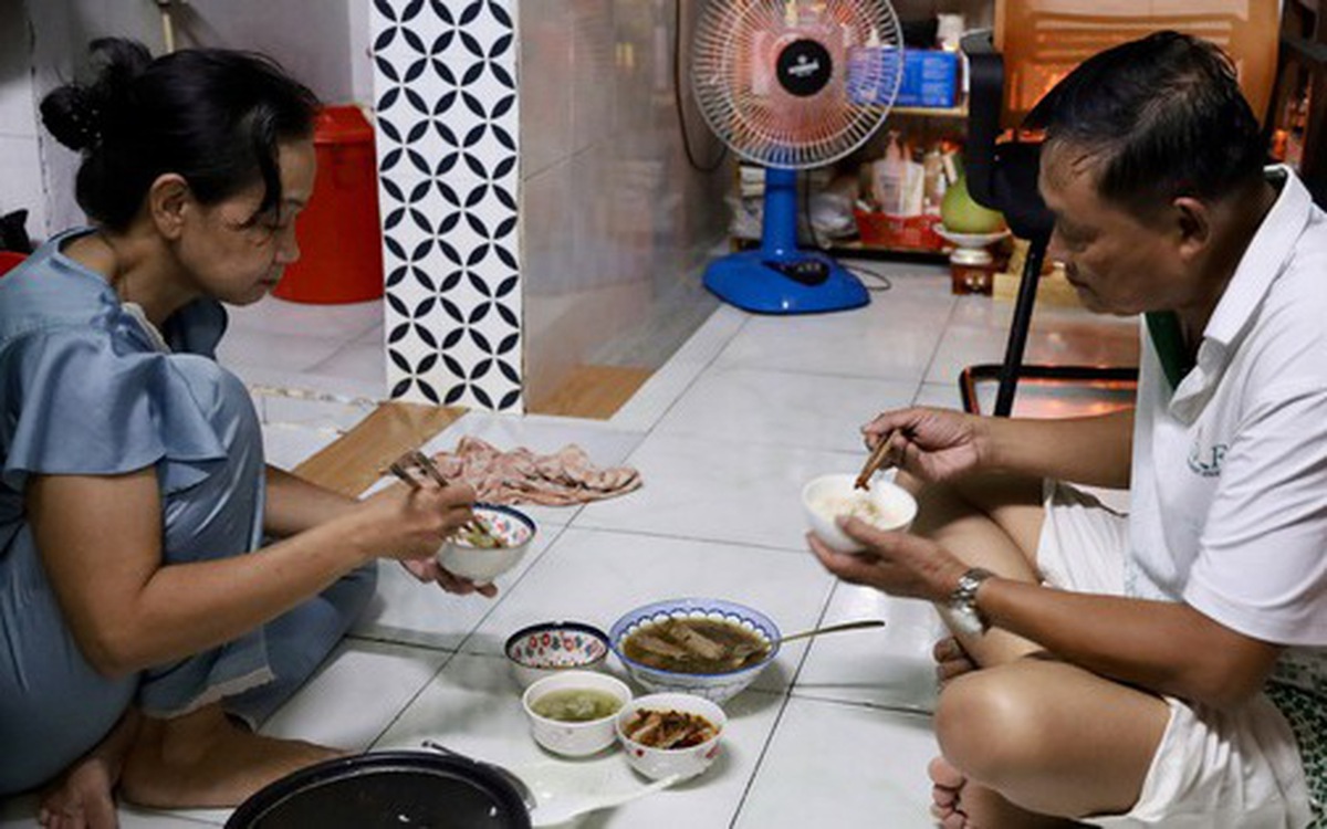 Thu nhập tăng, áp lực chi tiêu lớn