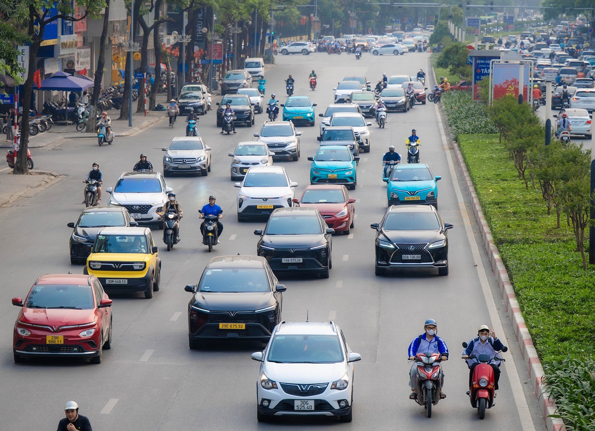 Hà Nội trong một khung hình: 50% là xe điện!