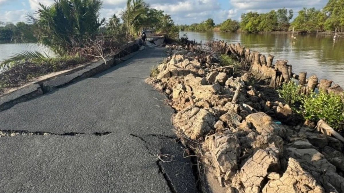Cà Mau: Đường mới sửa sụp lún, phong tỏa khẩn cấp