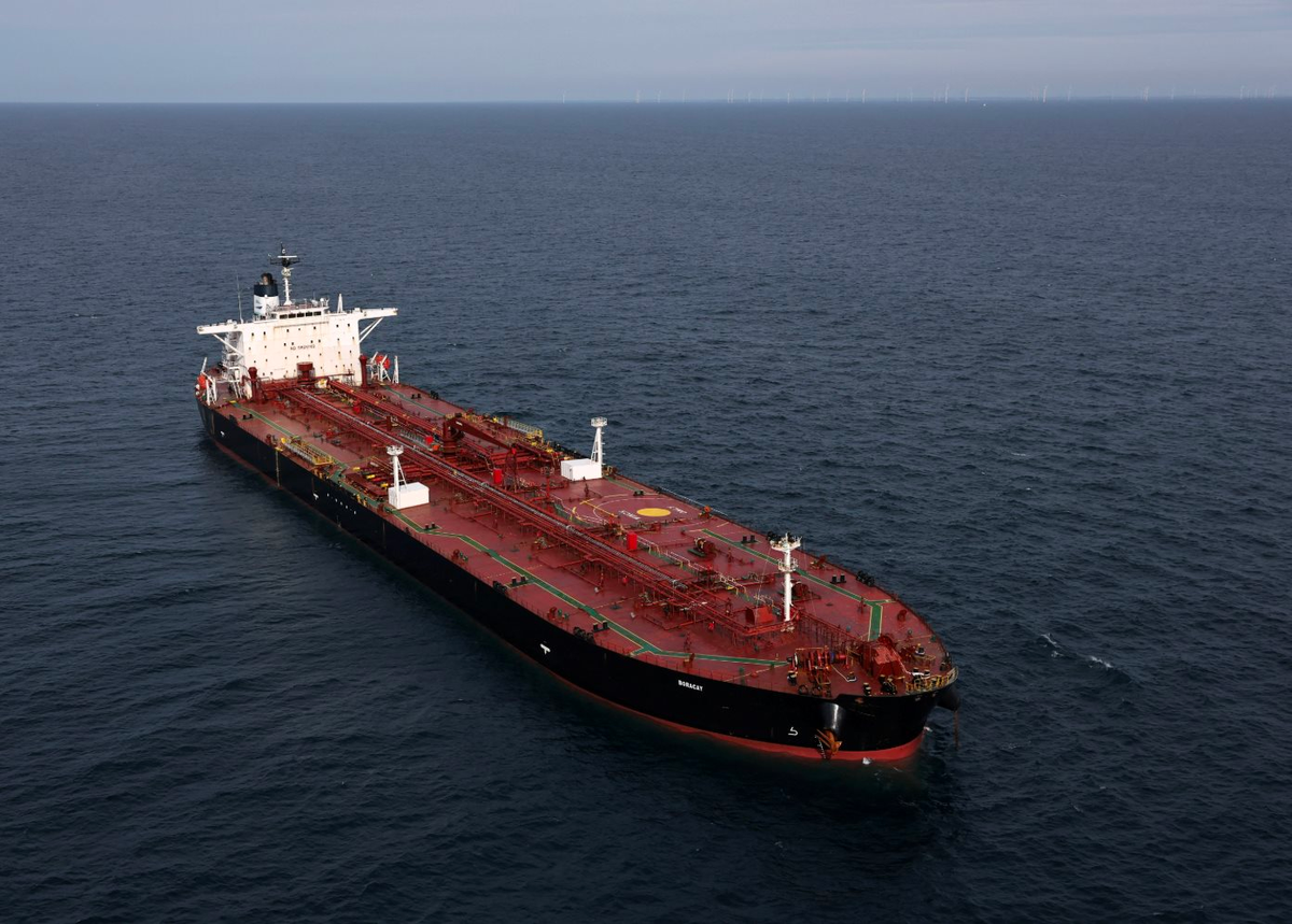 Siêu tàu treo cờ Nga, có khả năng chở hơn 2 triệu thùng dầu, bất ngờ được đi qua eo biển Hormuz: Iran có ý định gì?