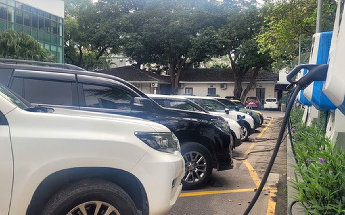 Nếu 100 ngàn xe ô tô cùng sạc một lúc sẽ tác động tới hệ thống điện thế nào?