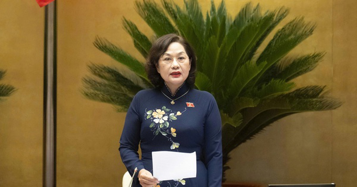 Khẩn trương hoàn thiện dự thảo Nghị quyết về thuế xăng dầu và nhiên liệu bay, trình Quốc hội thông qua vào sáng 12/4