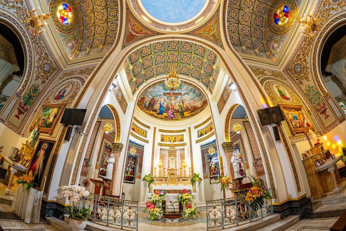 Chiêm ngưỡng thánh đường hơn 100 năm tuổi với kiến trúc độc đáo ở TP.HCM