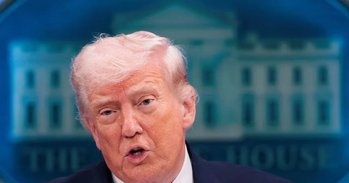 Tổng thống Trump tuyên bố Mỹ sẽ chặn các tàu thuyền đi qua eo biển Hormuz