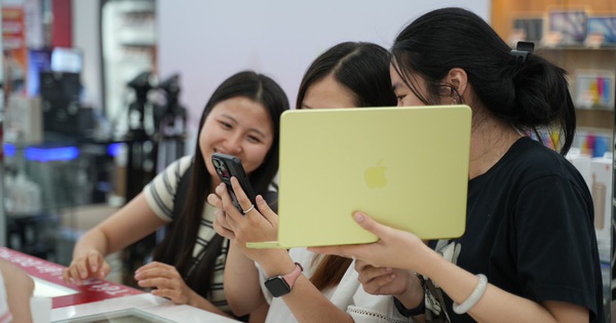 Apple lần đầu tung máy giá rẻ không ngờ, gây "sốt" tại Việt Nam, laptop phổ thông "nín thở"!