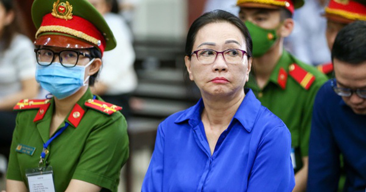 Công khai giá 2 túi Hermès "bạch tạng" của bà Trương Mỹ Lan