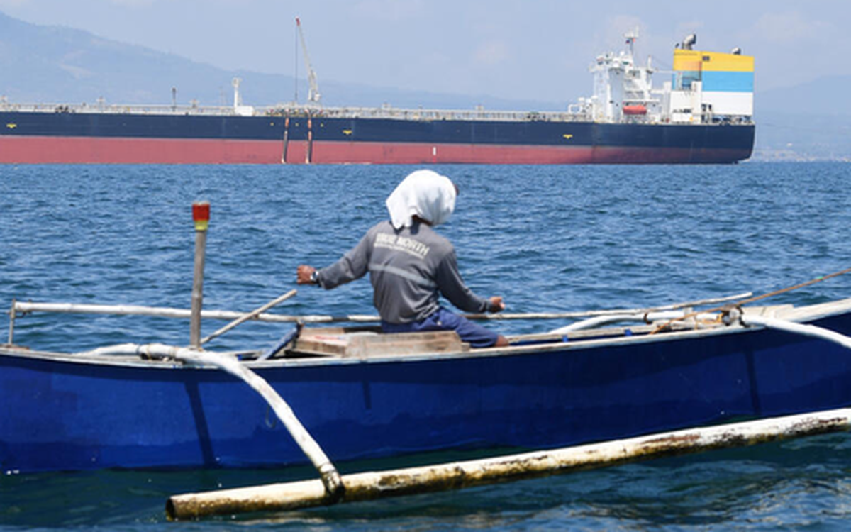 Ngoại trưởng một nước Đông Nam Á bị quốc hội chất vấn: Tại sao phải xin phép Mỹ để mua dầu Nga?