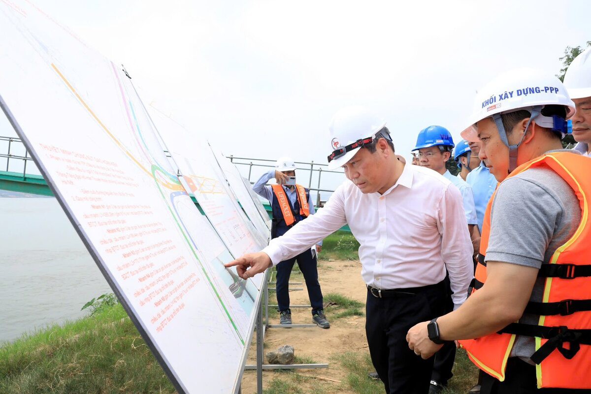 Chủ tịch Hà Nội yêu cầu đưa cầu Tứ Liên, Trần Hưng Đạo vào khai thác quý II/2027