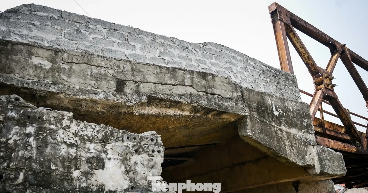 Hai cây cầu 'chờ sập' ở Ninh Bình
