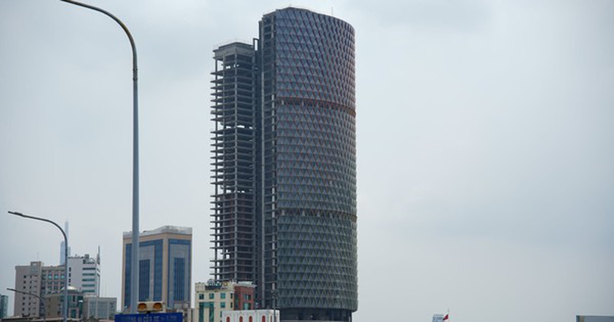 Tòa nhà "tai tiếng" trên đất vàng TPHCM: Số phận lao đao, trở thành khoản nợ xấu BĐS lớn bậc nhất, đến lớp vỏ rực rỡ mỗi đêm dù bên trong vẫn là khối bê tông khổng lồ