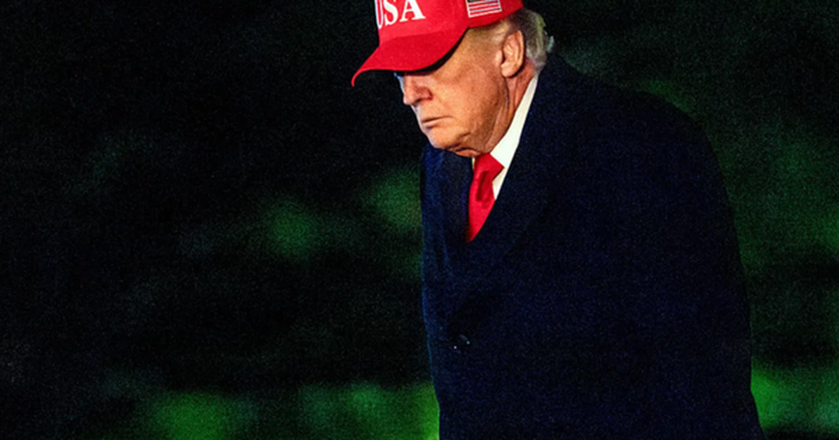 Mỹ điều tra loạt giao dịch dầu mỏ đáng ngờ diễn ra ngay trước dòng "tút" gây chấn động của Tổng thống Trump