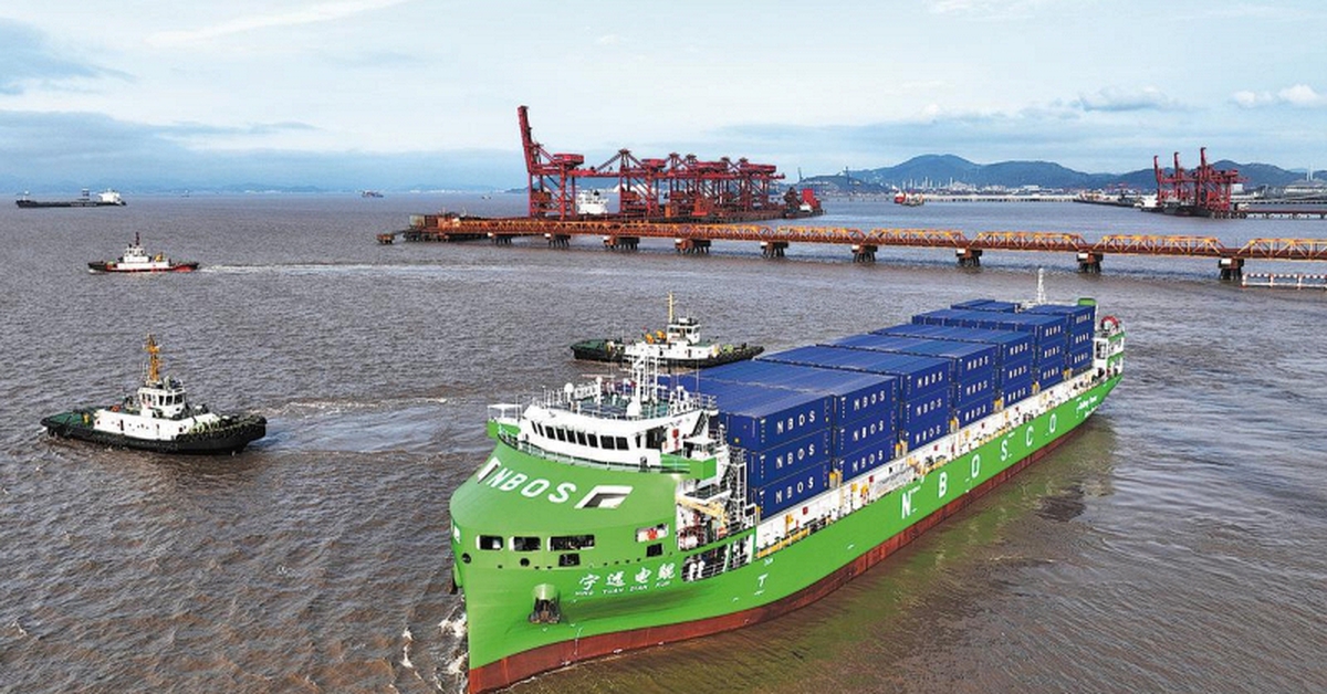 Trung Quốc công bố cỗ máy "cõng container" trên biển gây chấn động: Không chỉ mạnh mà còn thông minh!