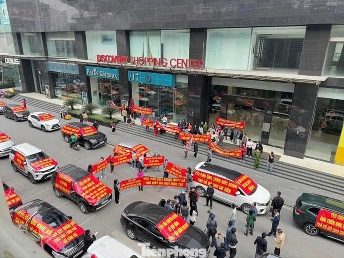 Nhiều khu chung cư Hà Nội đỏ mắt chờ 'sổ hồng'