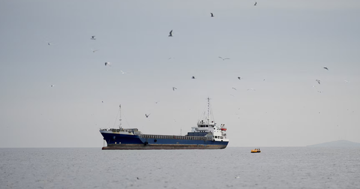 Tàu chở dầu 'ùn ùn' kéo về, thăm dò ngày Iran mở cửa eo biển Hormuz